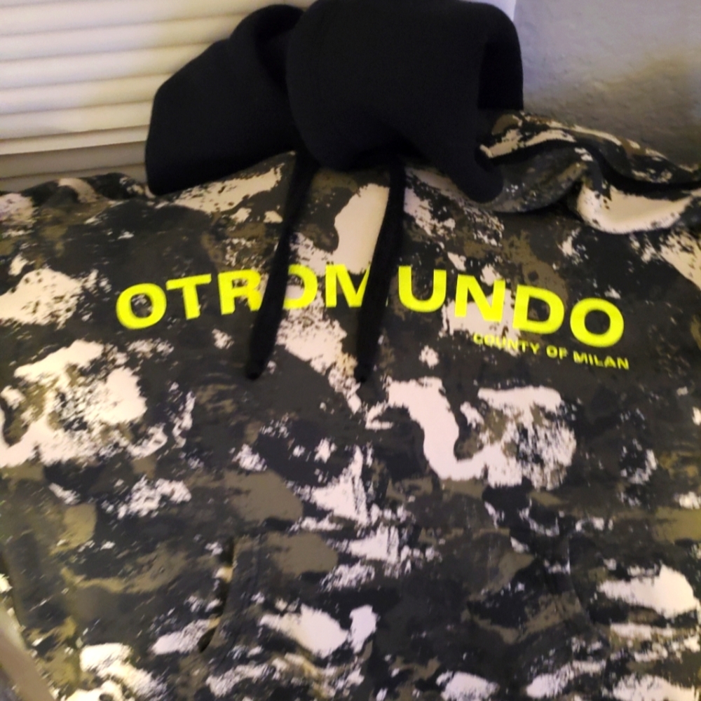 Authentic Men Large Marcello Burlon County of Milan Hoodie